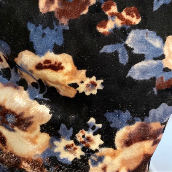 💖Forever 21 velvet belly shirt - Picture 2 of 3